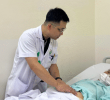 Tin tức an toàn lao động :Khí nén từ vòi xịt ôtô làm thủng trực tràng người thợ